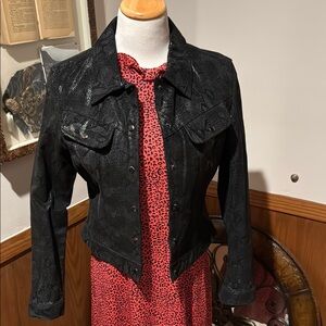 Steve Madden Black Cropped Jean Jacket with Fitted Silhouette